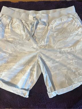 DKNY Sport Gray Cammo Women’s Size Large 100%Cotton soft